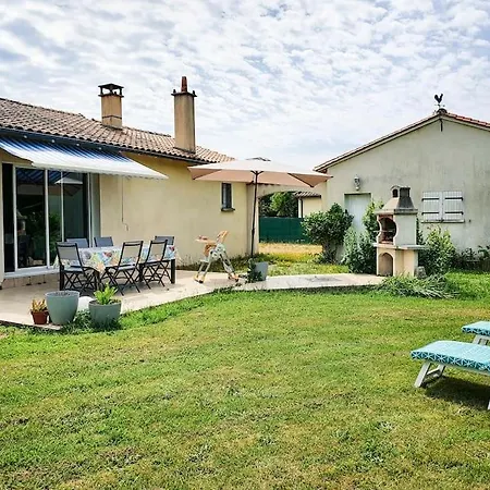 Maison Lapatou بيت للعطل